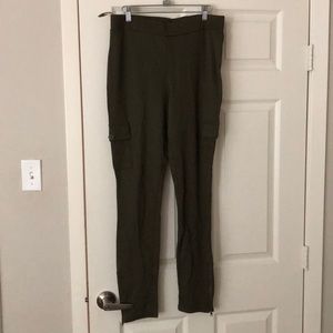 Never worn size medium green pants!! MAKE AN OFFER